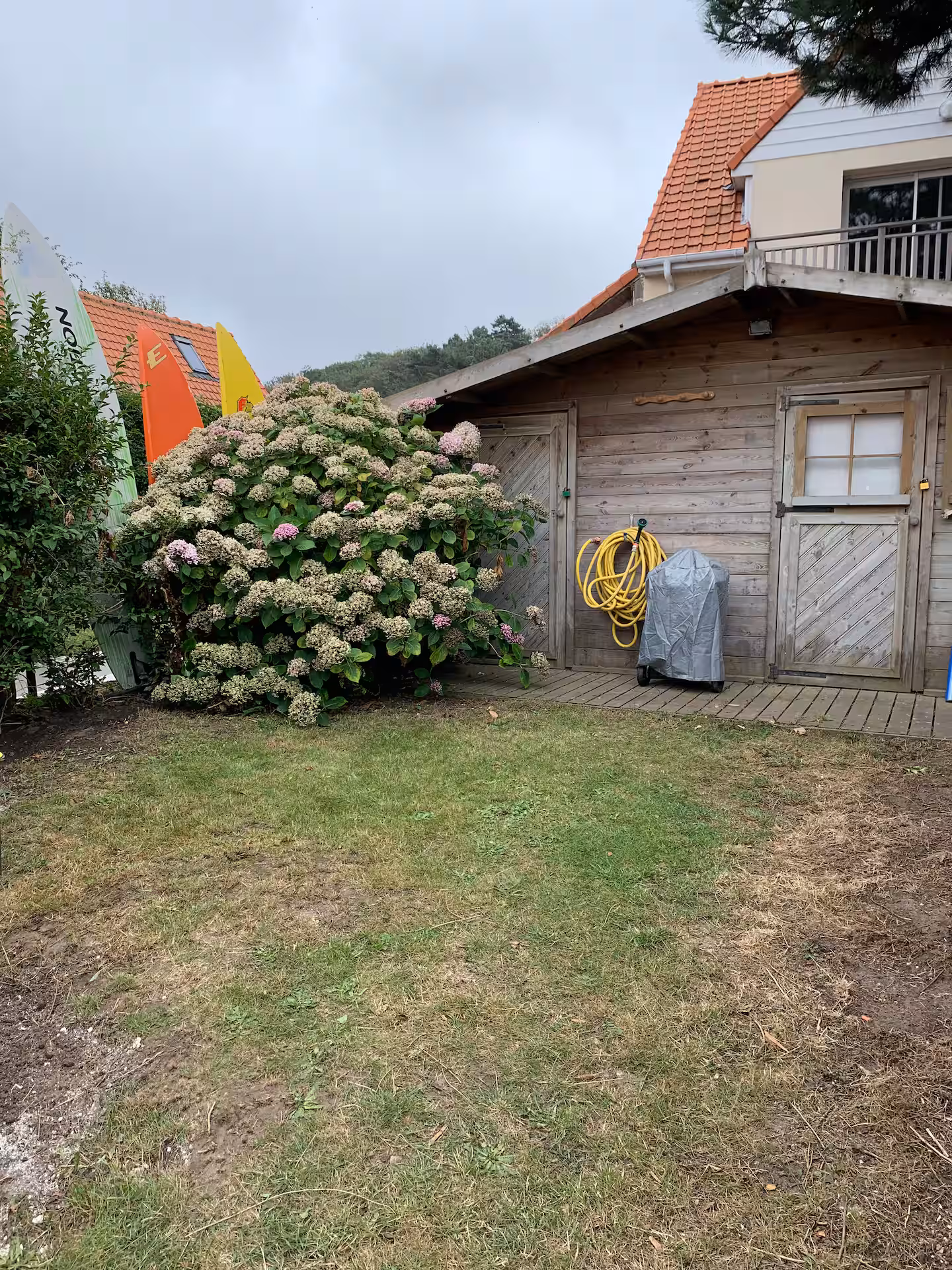 Jardin clôturé avec terrasse